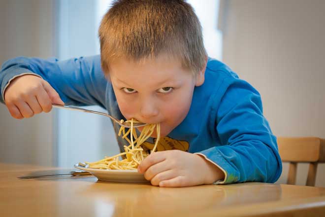 gravida pode comer macarrao com molho? porque gestante não pode comer miojo?