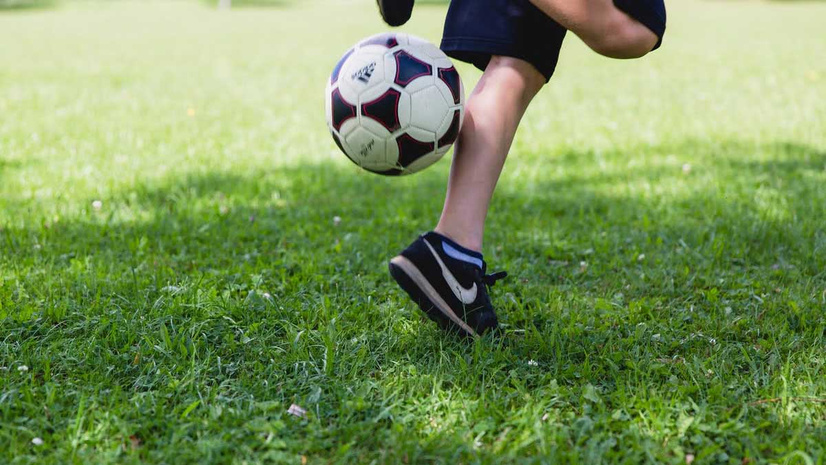 como montar uma escolinha de futebol