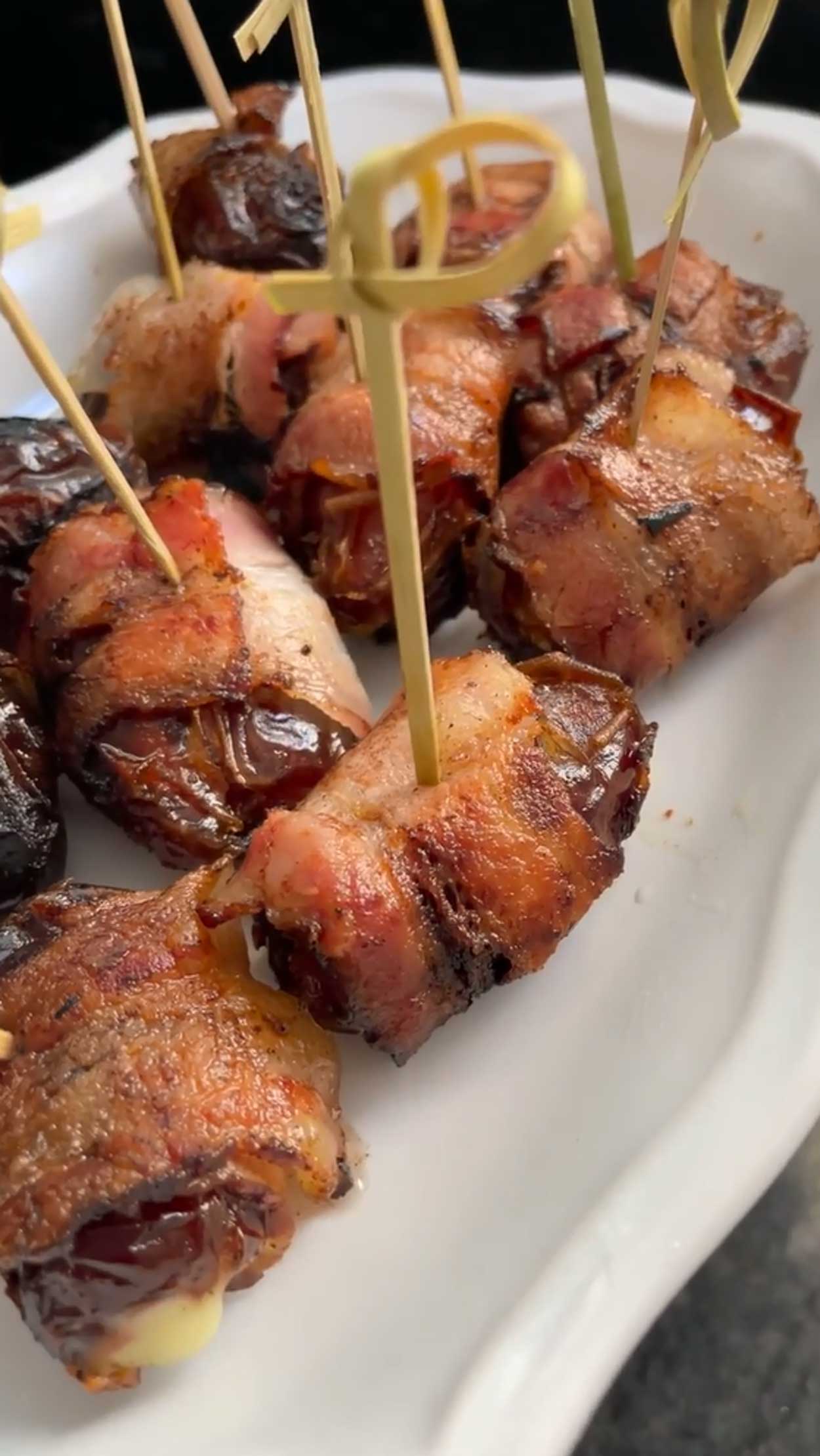 Aperitivos de tâmaras com bacon