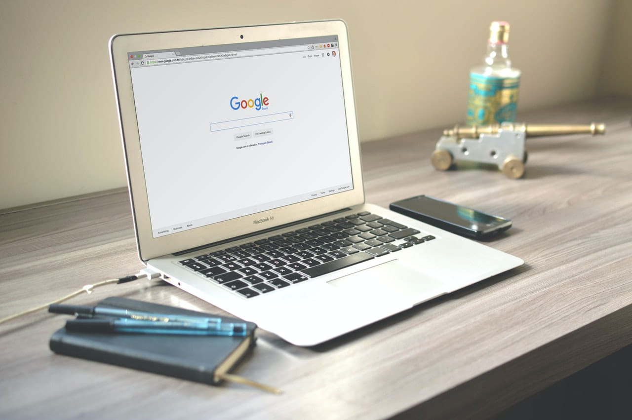 Digitador de formulários e avaliador de mídias